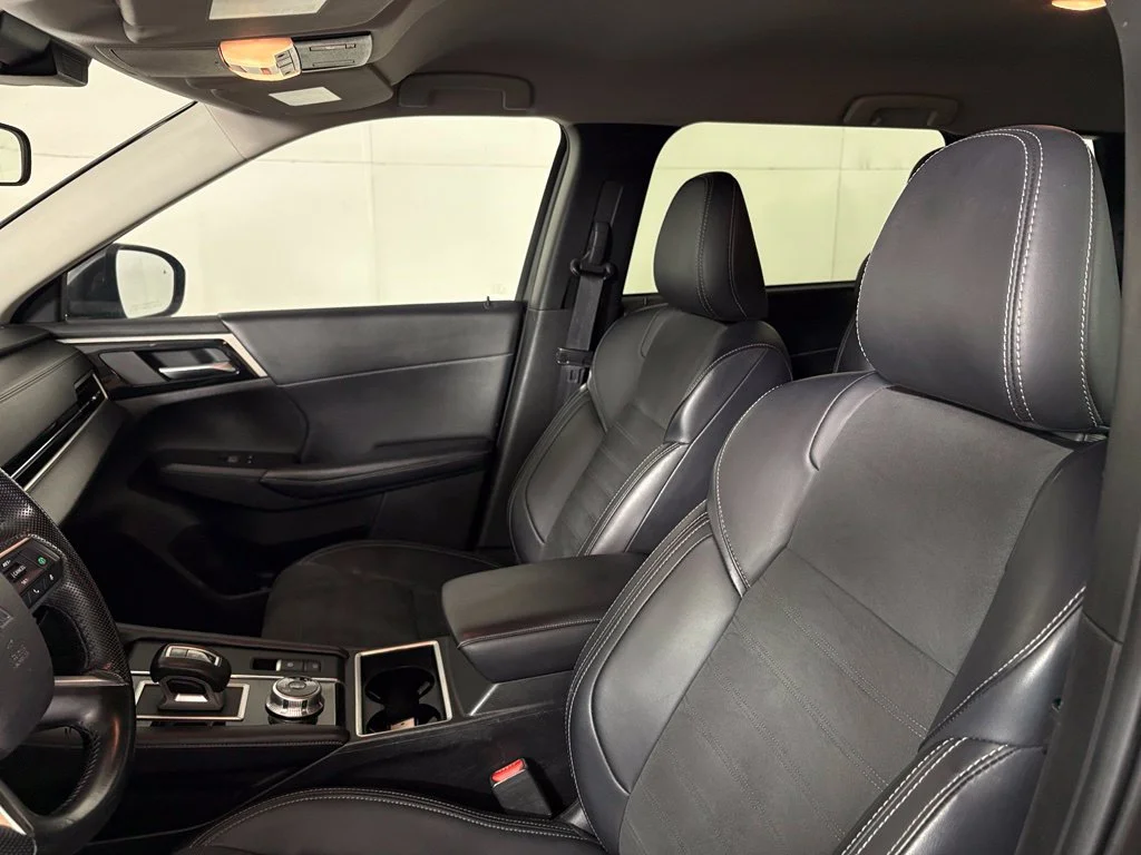Used 2024 Gray Mitsubishi SE image 17
