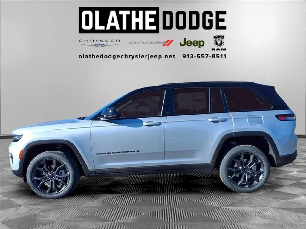 New 2025 Silver Zynith Exterior Paint Jeep Limited image 18