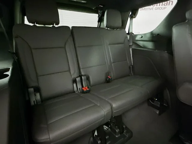 Used 2025 Gray Chevrolet Z71 image 29