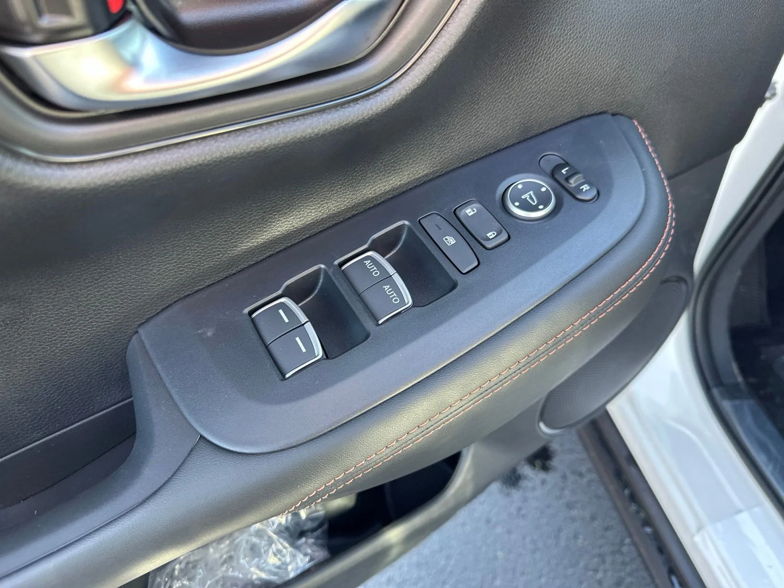 New 2027 Platinum White Pearl Honda Sport AWD image 17
