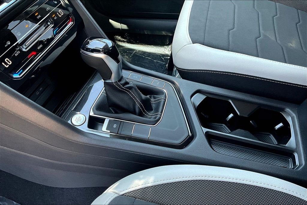 New 2026 Black Volkswagen 1.5T SE image 17