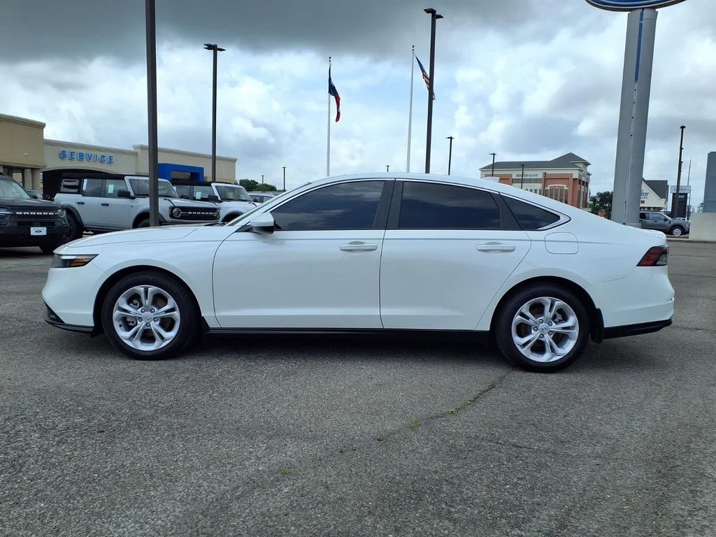 Used 2025 White Honda LX image 18
