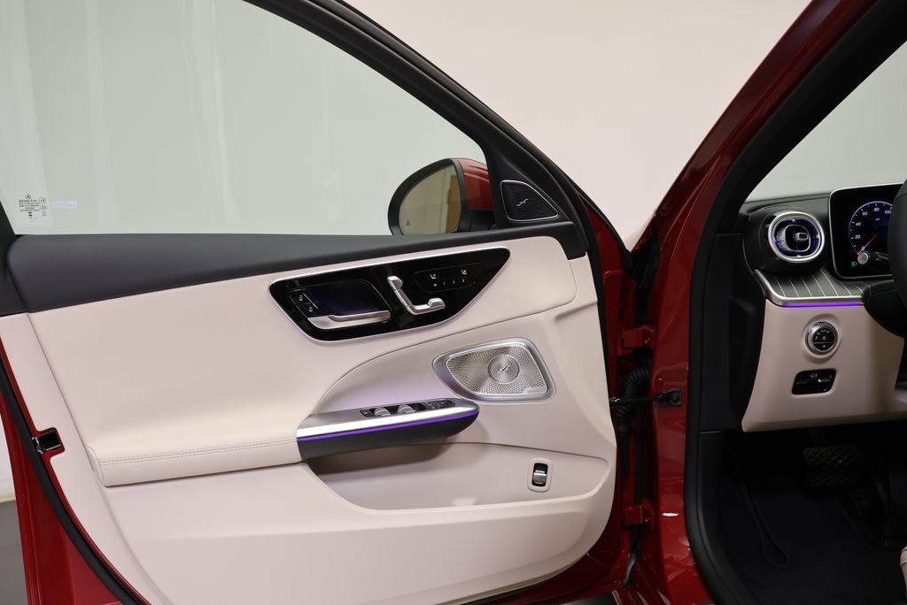 New 2026 MANUFAKTUR Patagonia Red Metallic Mercedes-Benz C 300 image 30