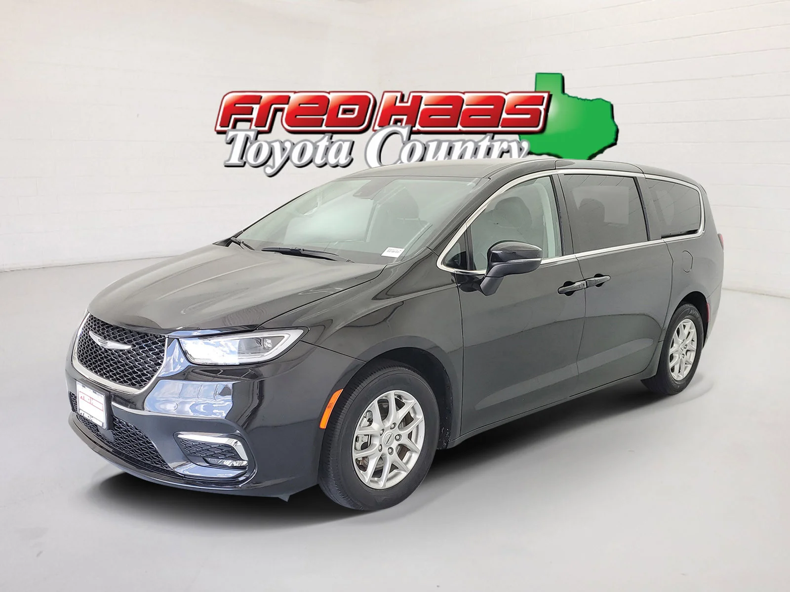 2023 Chrysler Pacifica Touring L's photo