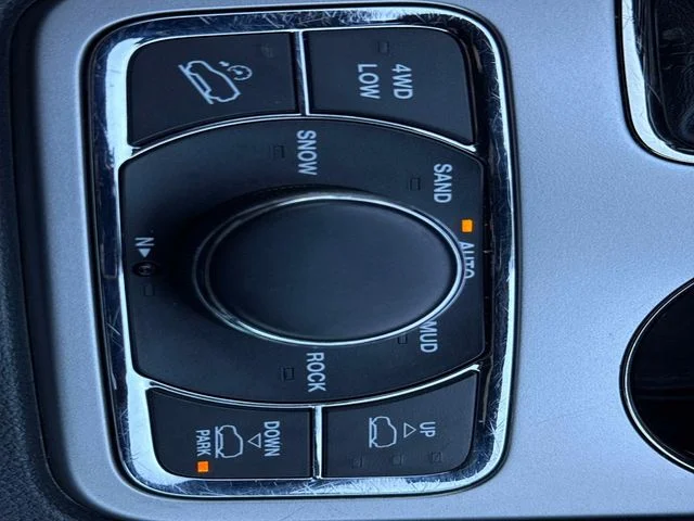 Used 2018 White Jeep Overland image 30