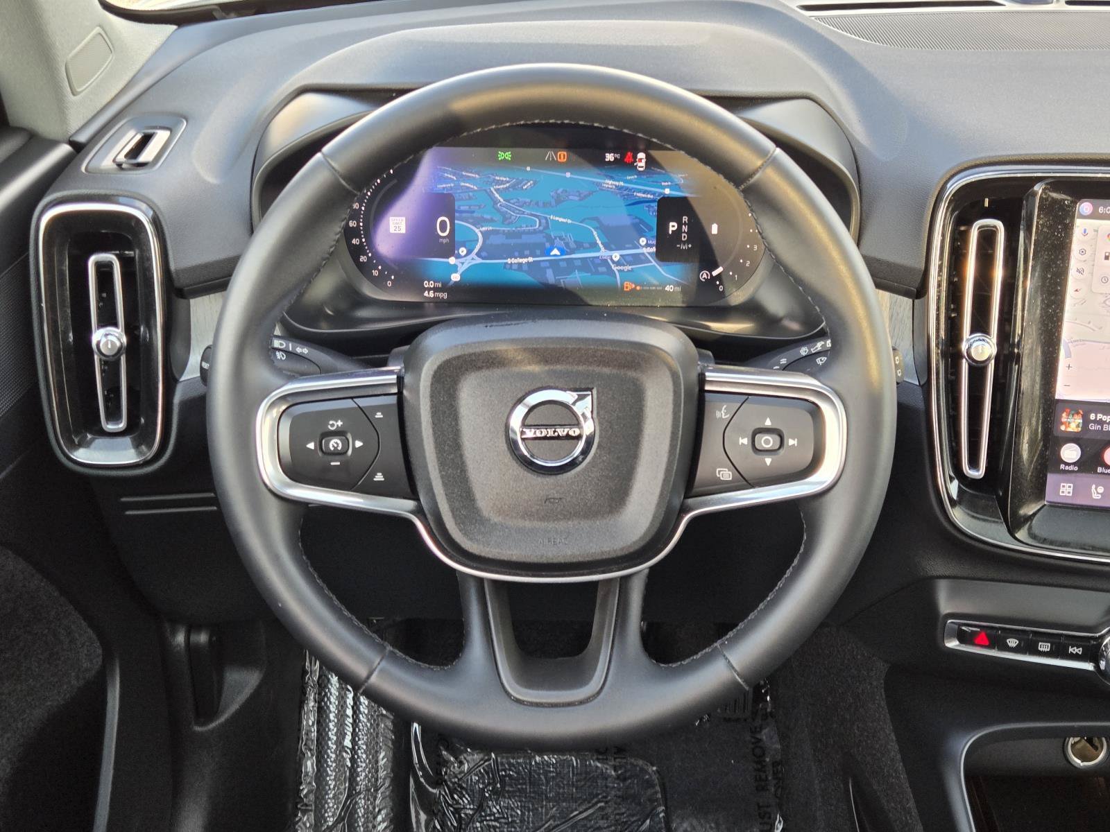 2025 Volvo XC40 Core - Photo 19