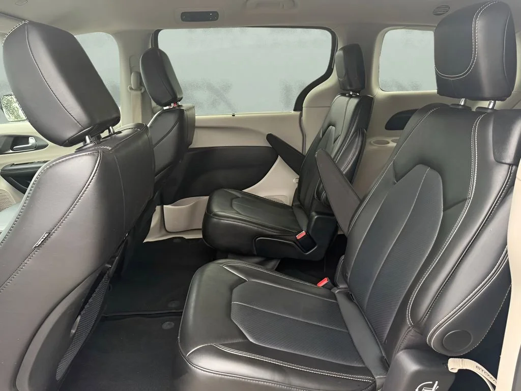 Used 2024 Silver Chrysler Touring L image 28