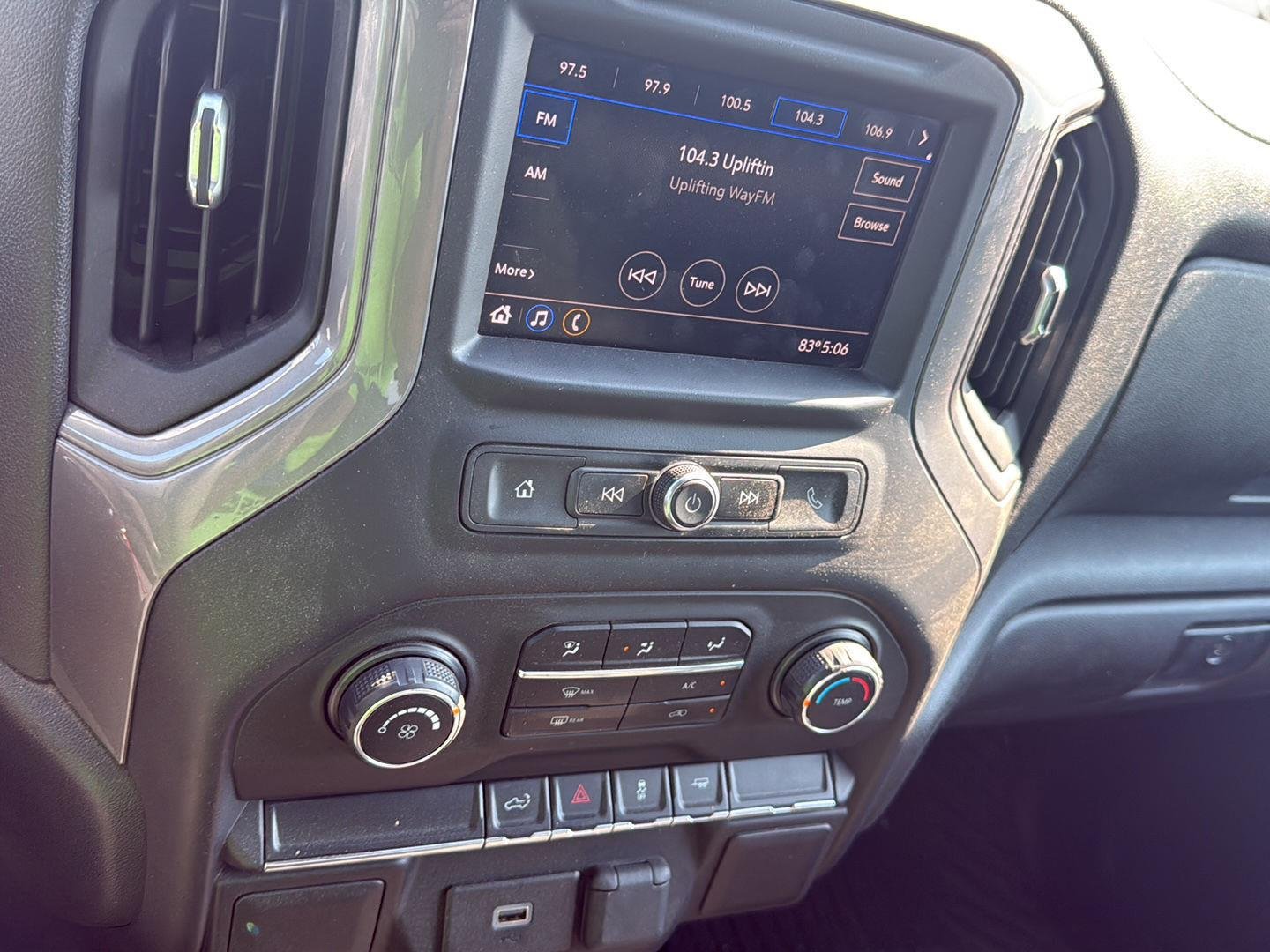 Used 2020 Silver Ice Metallic Chevrolet Custom image 11