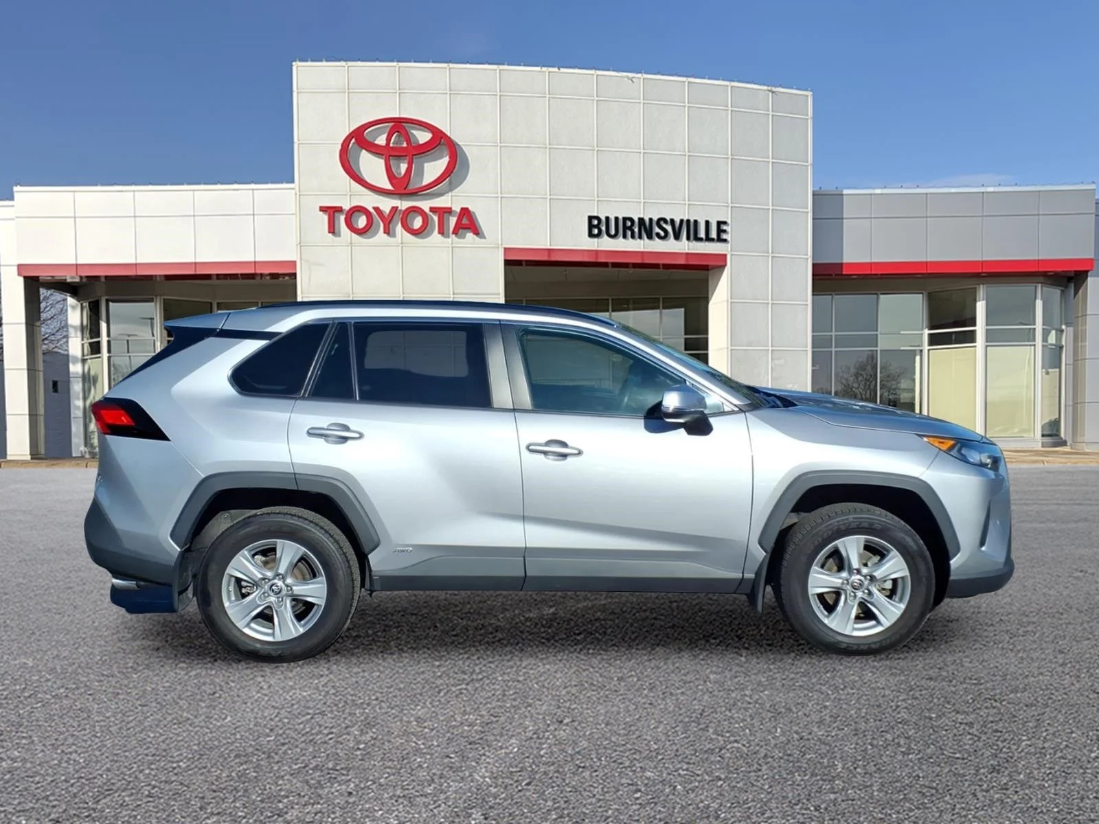 Used 2022 Toyota RAV4 LE with VIN 4T3MWRFV2NU052451 for sale in Burnsville, Minnesota