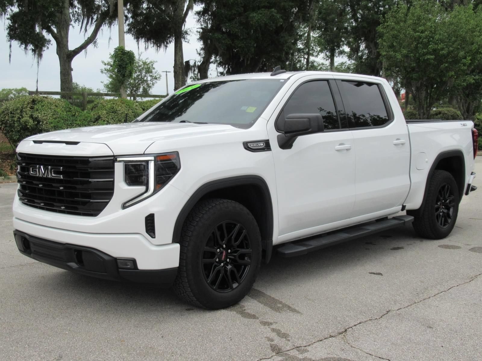 Used 2024 Summit White GMC Elevation image 3
