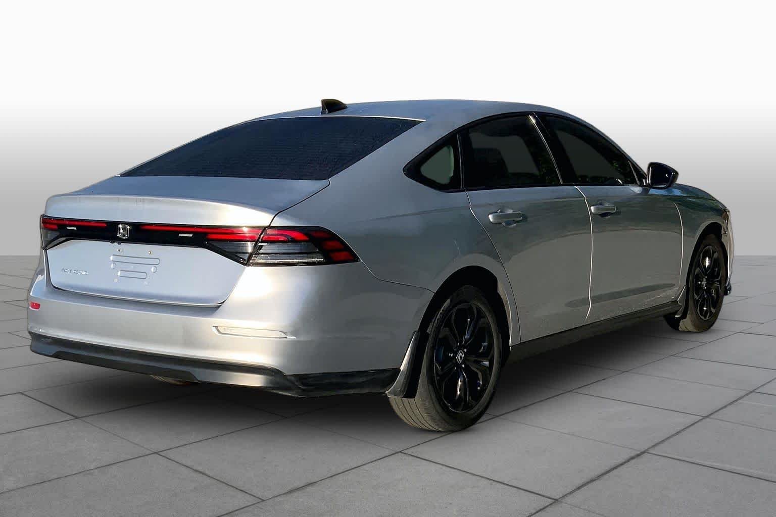 Used 2025 Solar Silver Metallic Honda SE image 13