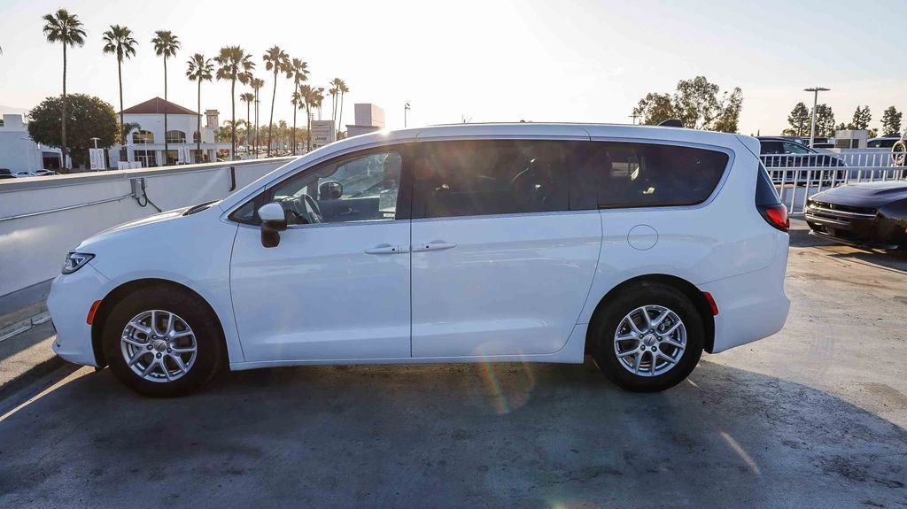 Used 2023 Bright White Clearcoat Chrysler Touring L image 14