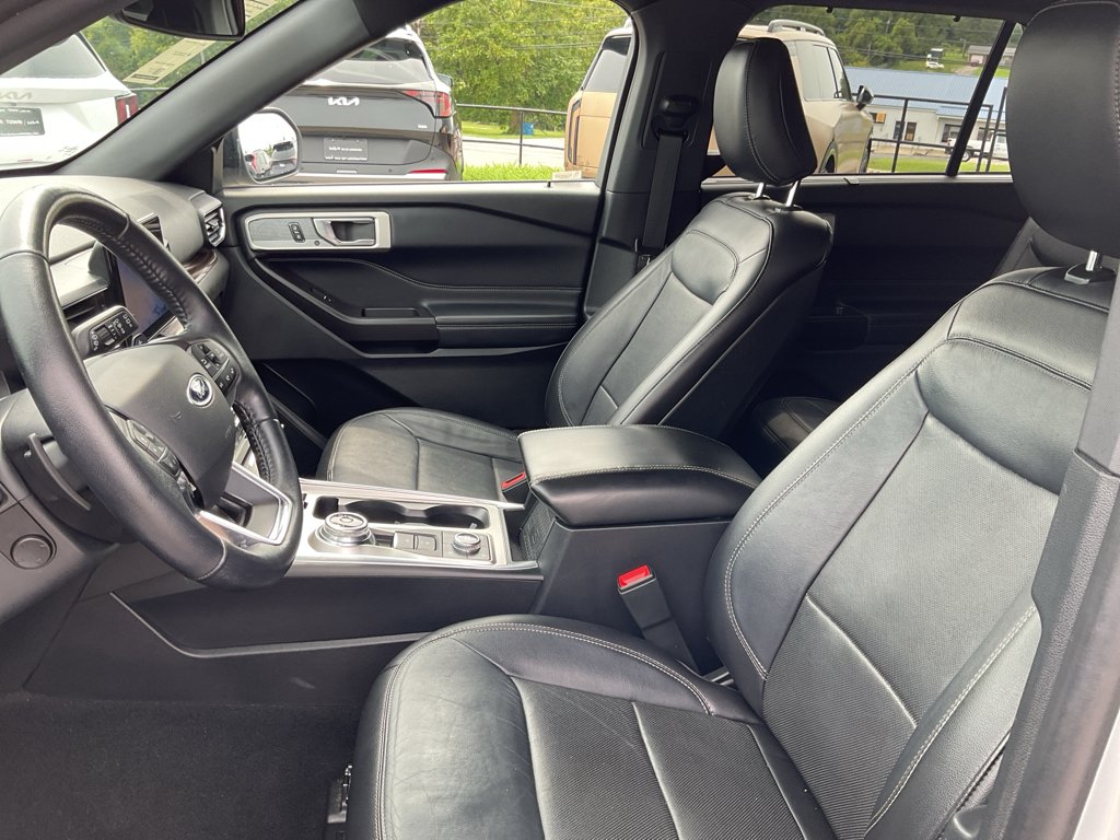 Used 2020 Iconic Silver Metallic Ford Limited image 22
