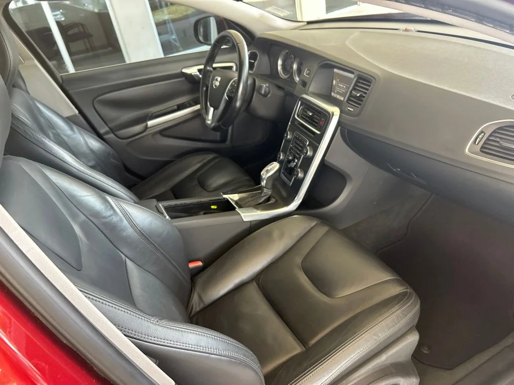 Used 2013  Volvo  image 21