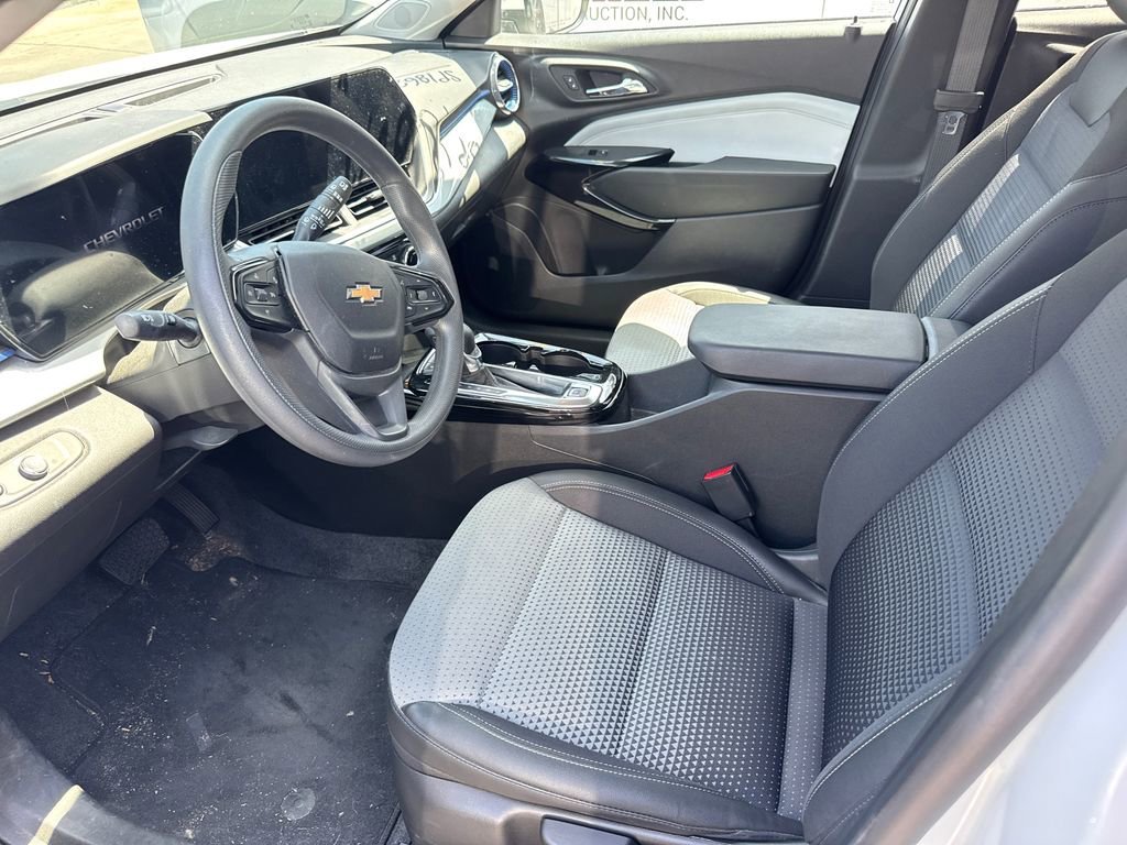 Used 2024 Summit White Chevrolet LT image 5