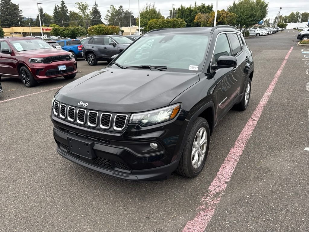 Used 2024 Diamond Black Crystal Pearlcoat Jeep Latitude image 3