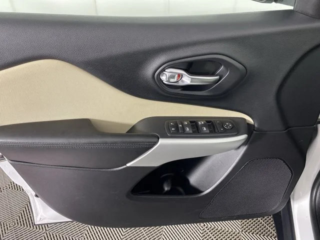 Used 2017 White Jeep Sport image 11