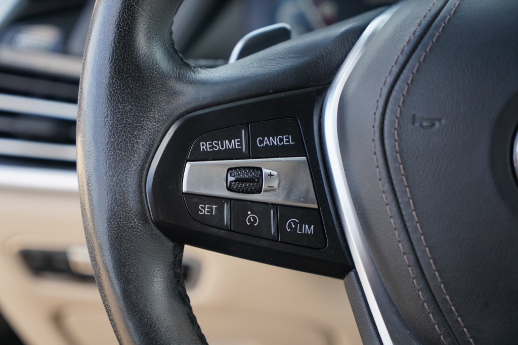 Used 2020 Dark Graphite BMW sDrive40i image 13