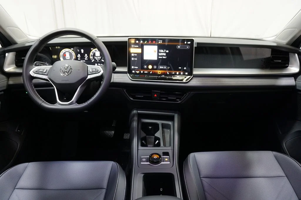 2026 Volkswagen Tiguan SE - Photo 13