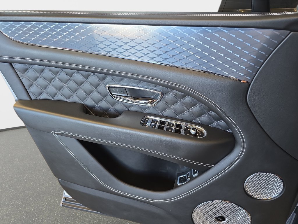 Used 2022 Silver Bentley  image 30