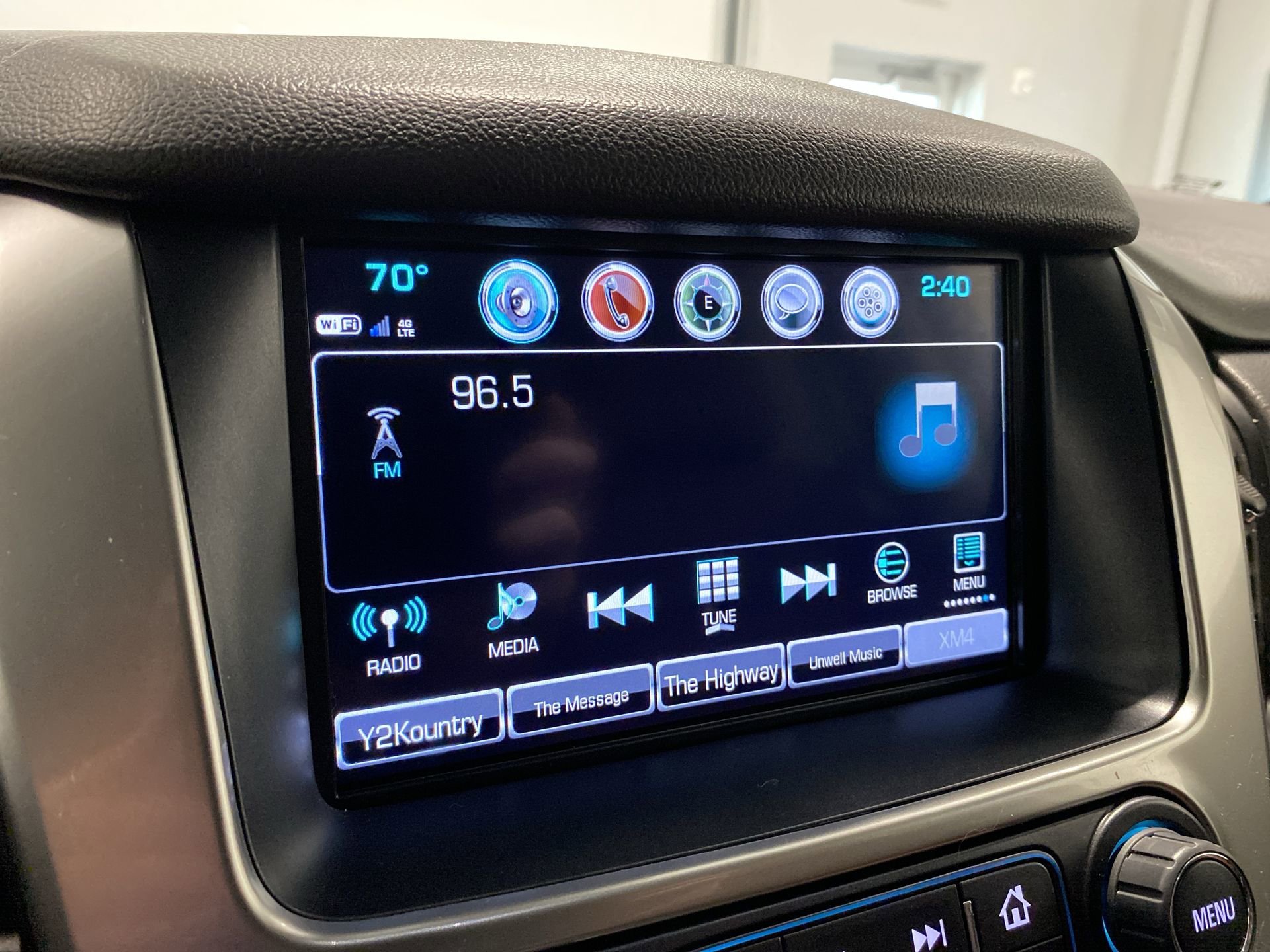 Used 2020 IRIDESCENT PEARL TRICOAT Chevrolet Premier image 13