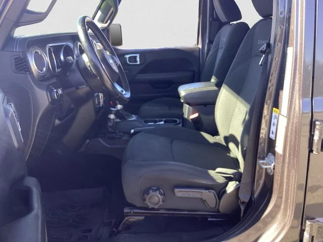 Used 2018 Crystal Metallic Jeep Unlimited Sahara image 9