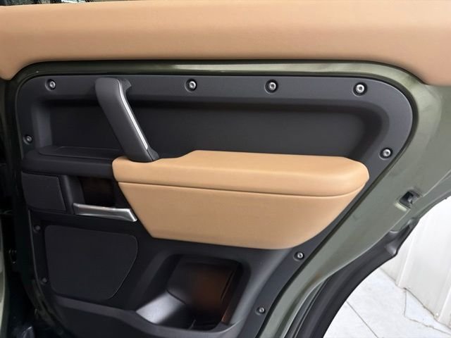 New 2026 Woolstone Green Land Rover S image 18