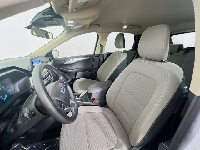 Used 2020 Oxford White Ford SE image 22