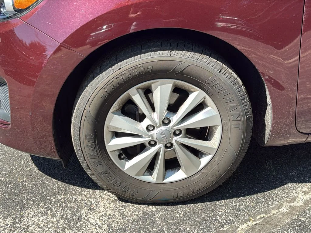 Used 2017 Red Kia LX image 9