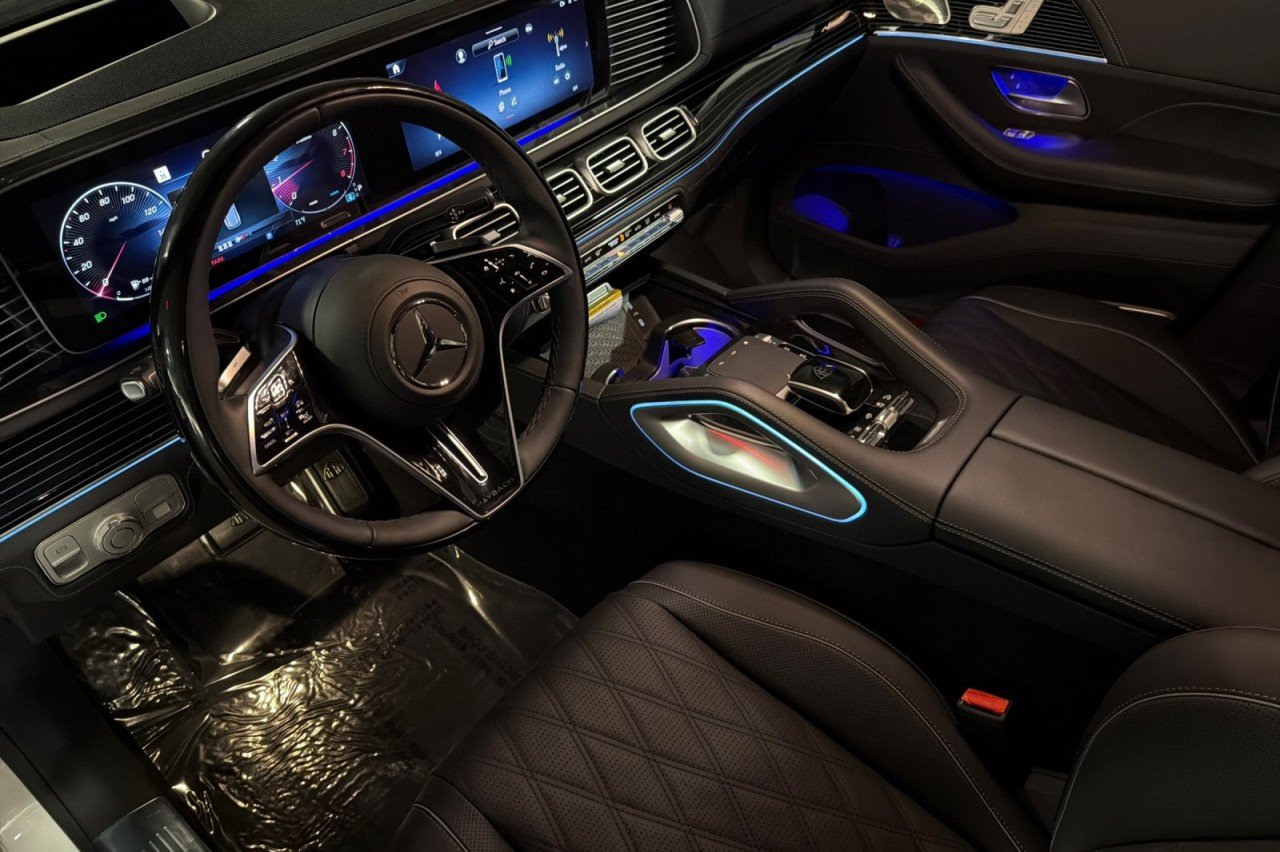 New 2026 MANUFAKTUR Moonlight White Metallic Mercedes-Benz Maybach GLS 600 4MATIC® SUV image 9