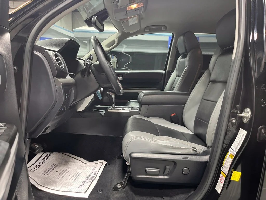 Used 2019 Midnight Black Metallic Toyota SR5 image 11