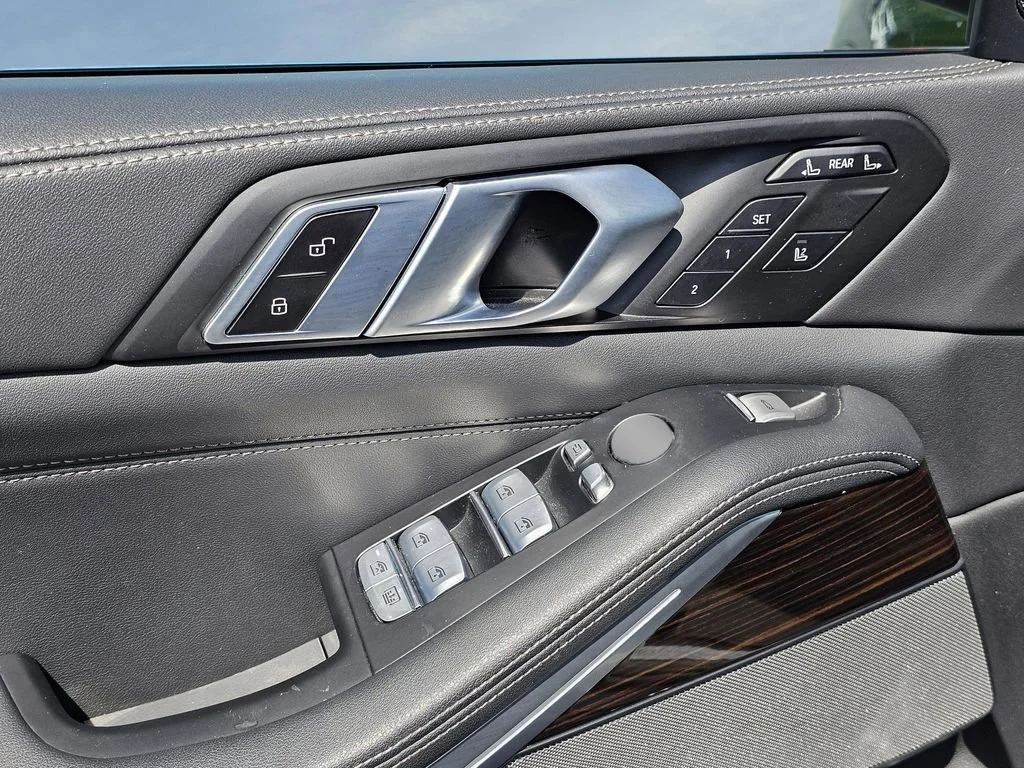 Used 2025 Blue BMW xDrive40i image 15