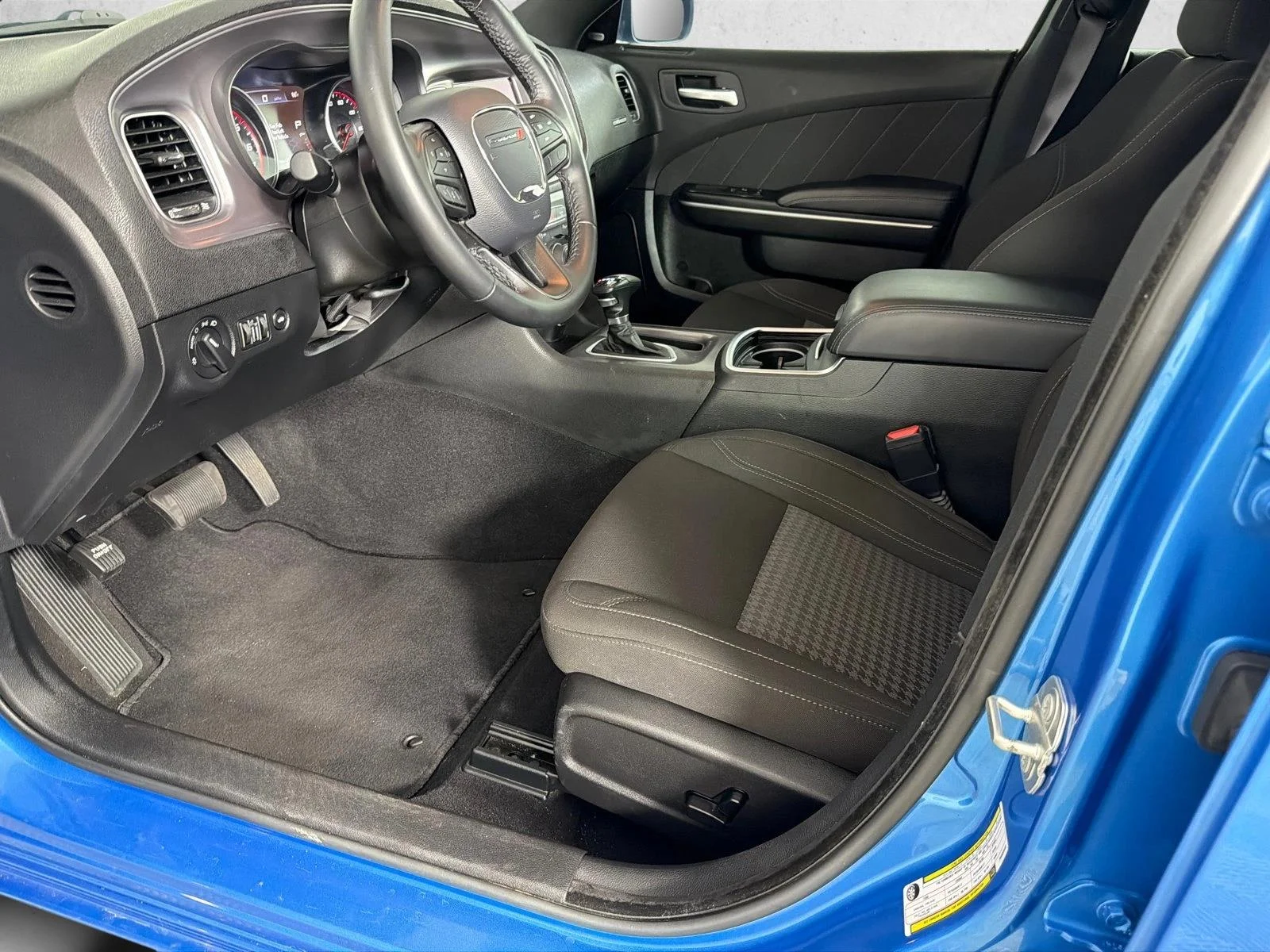 Used 2023 B5 Blue Pearlcoat Dodge SXT image 10