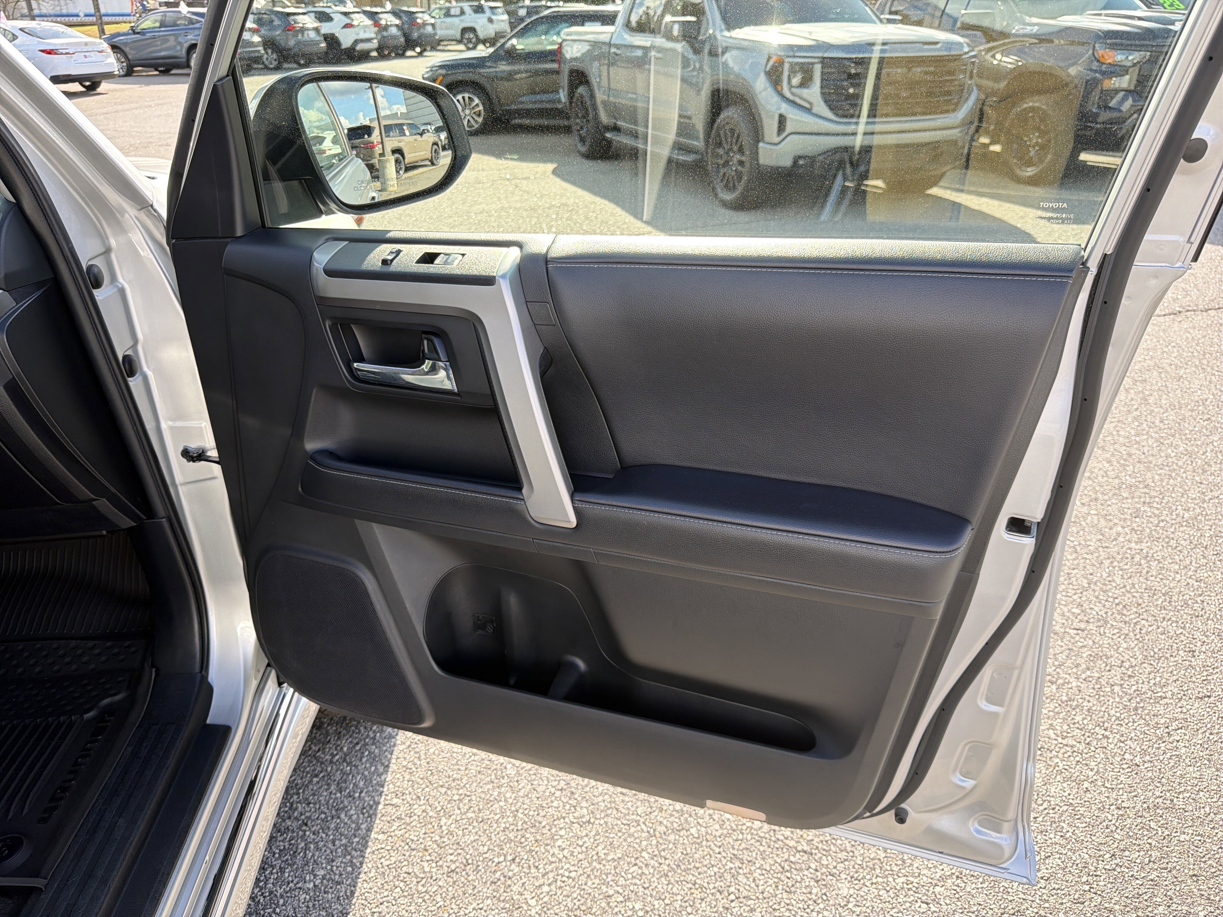 2022 Toyota 4Runner Limited - Photo 28