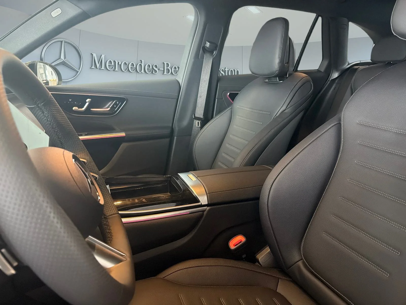 Used 2026 Silver Mercedes-Benz GLC 300 image 4