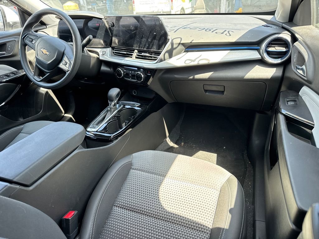 Used 2024 Summit White Chevrolet LT image 14
