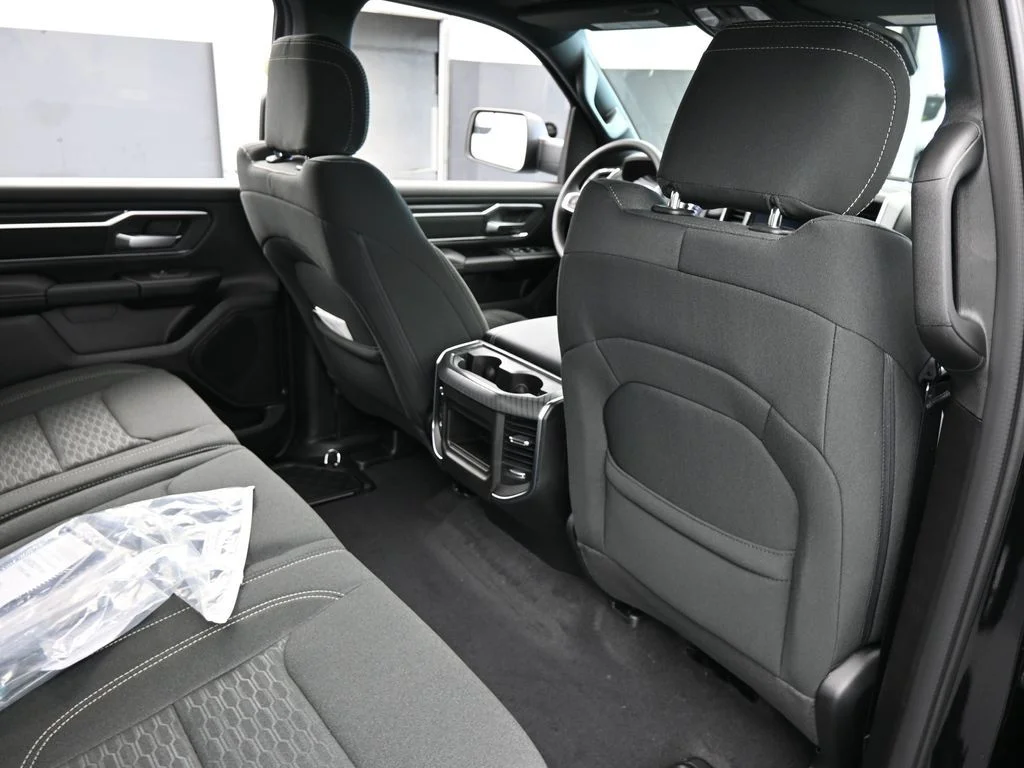 New 2026 Diamond Black Crystal Pearl-Coat Exterior Paint RAM Big Horn/Lone Star image 36