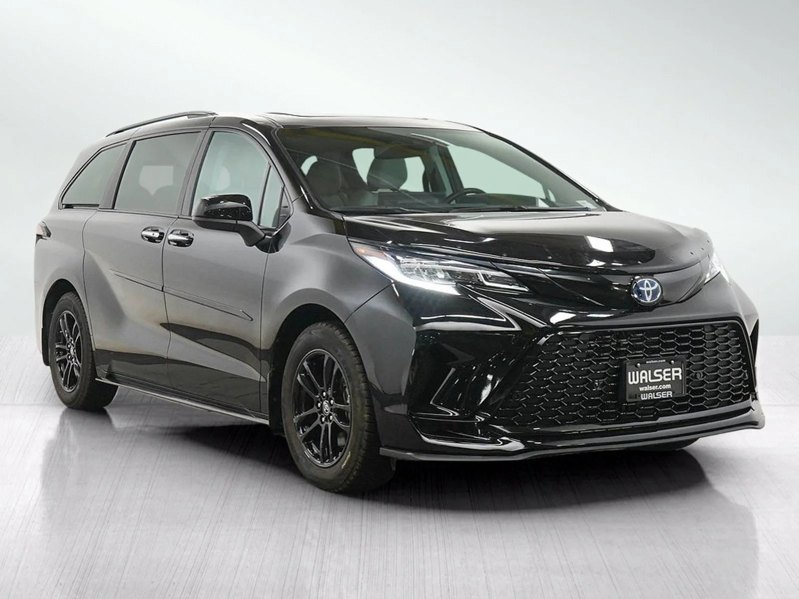 Used 2025  Toyota  image 7