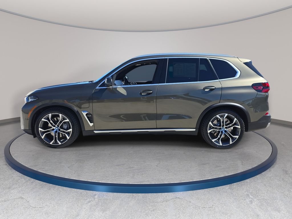 Used 2024 Green BMW xDrive50e image 9