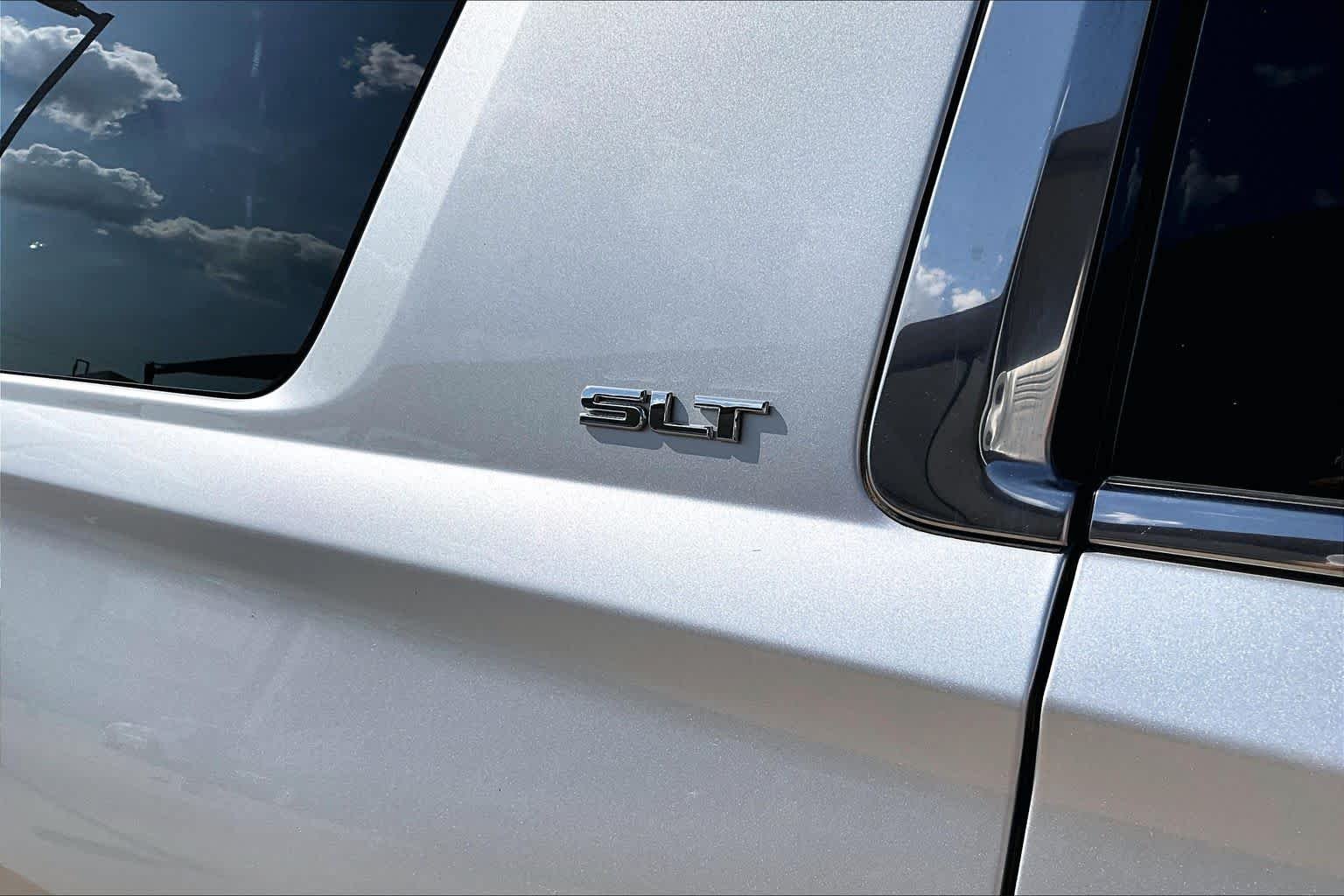 Used 2018 Quicksilver Metallic GMC SLT image 29