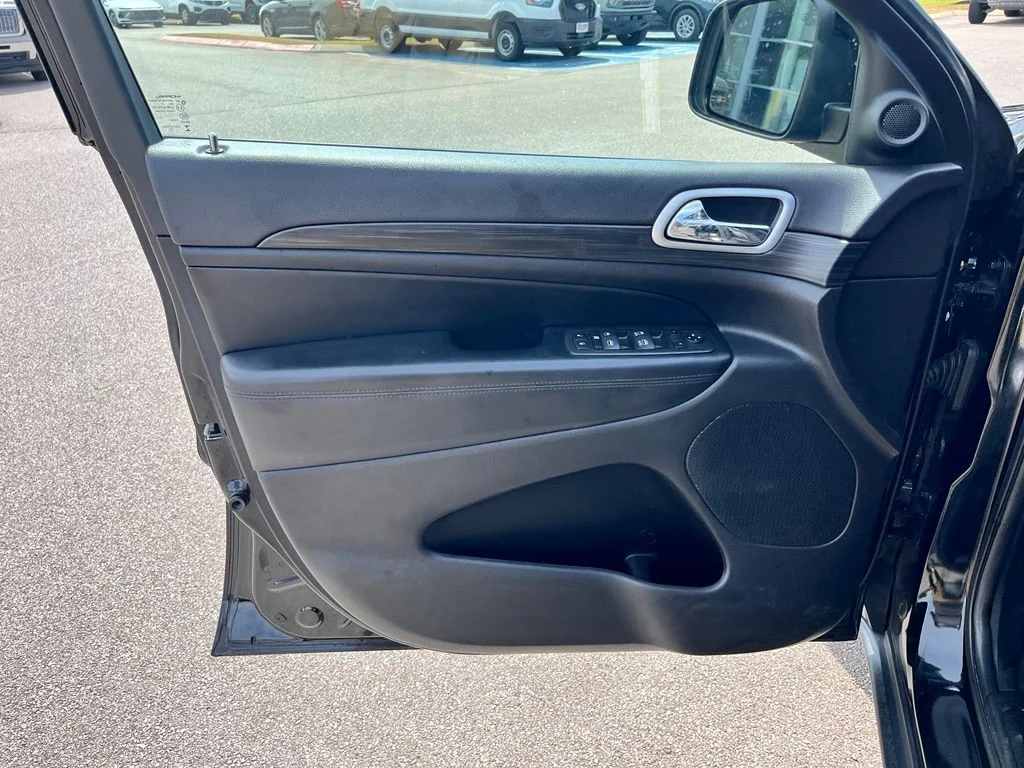 Used 2022 Black Jeep Laredo X image 12
