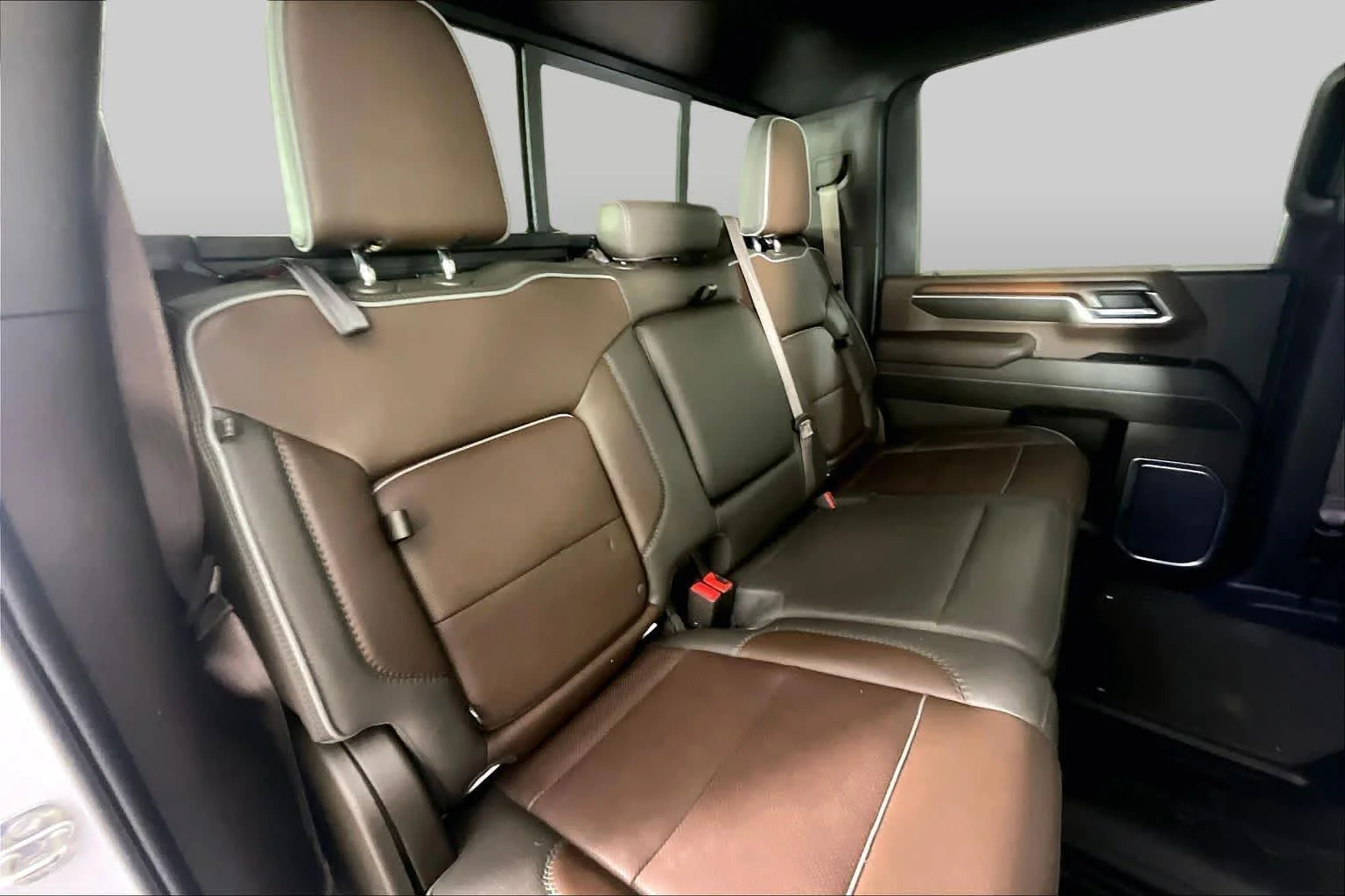 Used 2024 White Frost Tricoat GMC Denali image 20