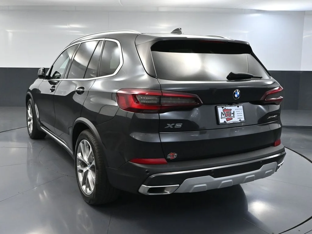 Used 2023 Gray BMW xDrive40i image 9