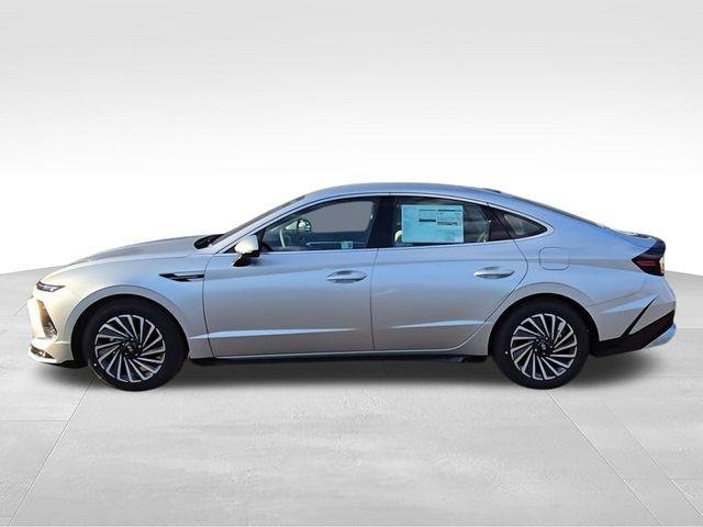 New 2025 Silver Hyundai SEL image 6