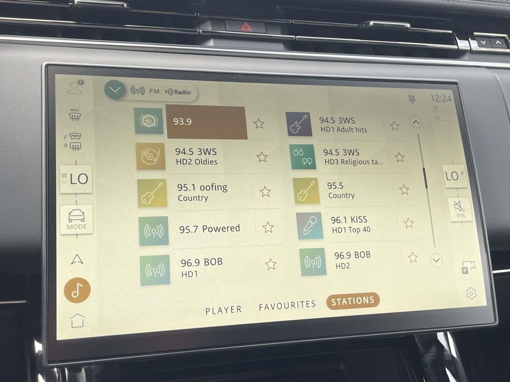 New 2026 Fuji White Land Rover Dynamic SE image 27