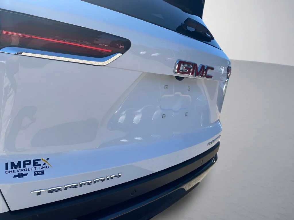 New 2027 Summit White GMC Elevation image 32