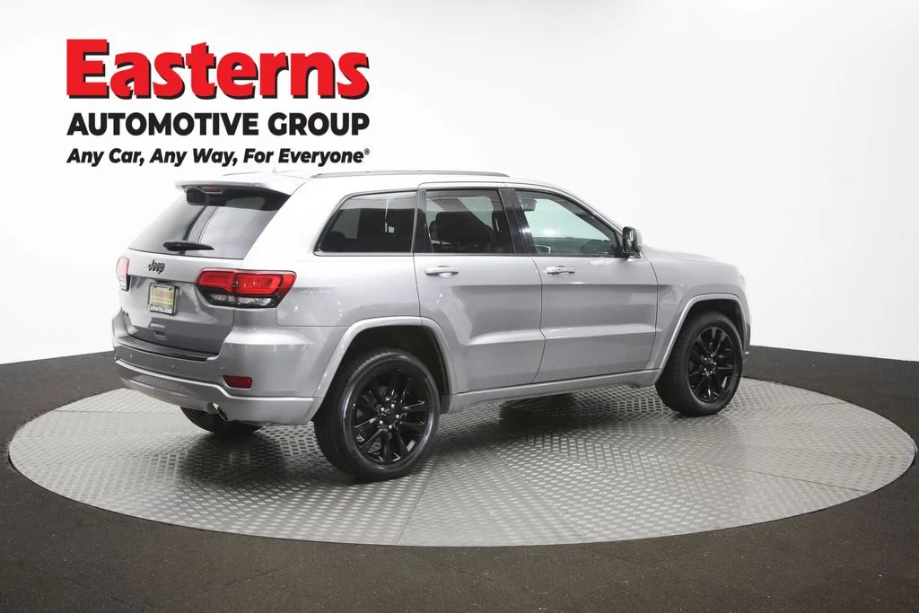 Used 2017 Silver Jeep Altitude image 41