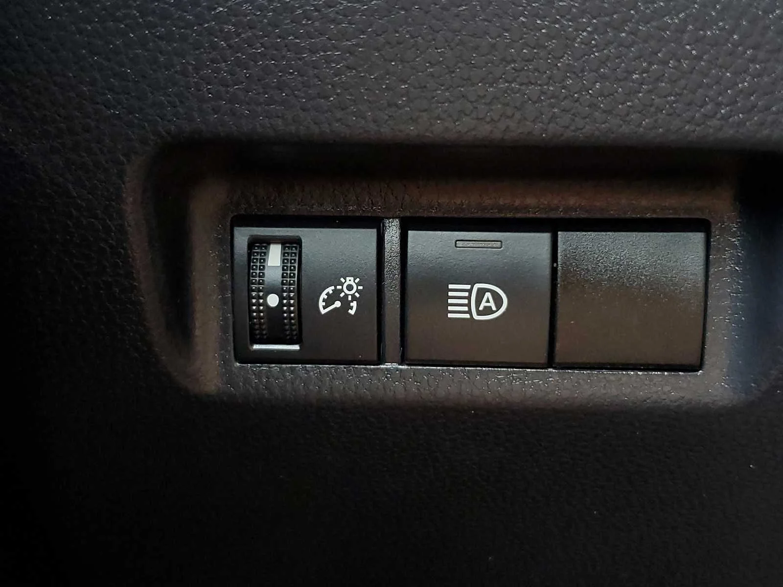 Used 2024 Silver Sky Metallic Toyota XLE image 30