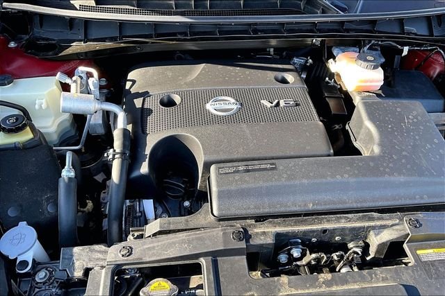 Used 2021 Red Nissan Platinum image 33