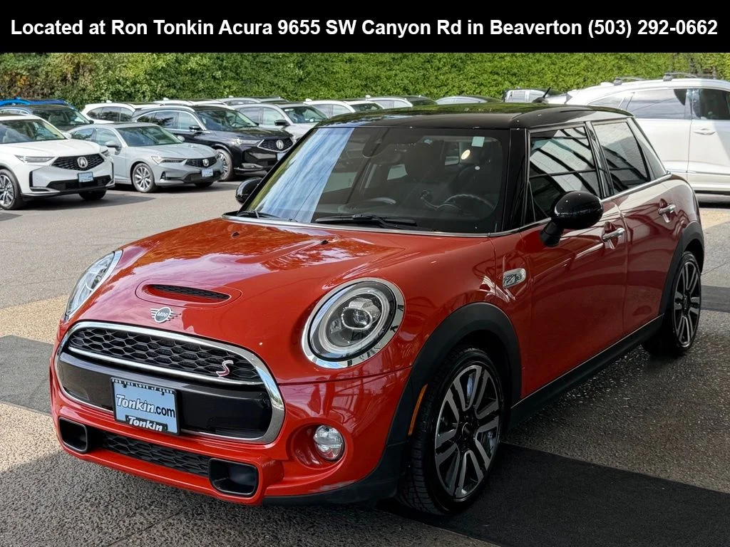 Used 2019 Solaris Orange Metallic MINI Classic image 4